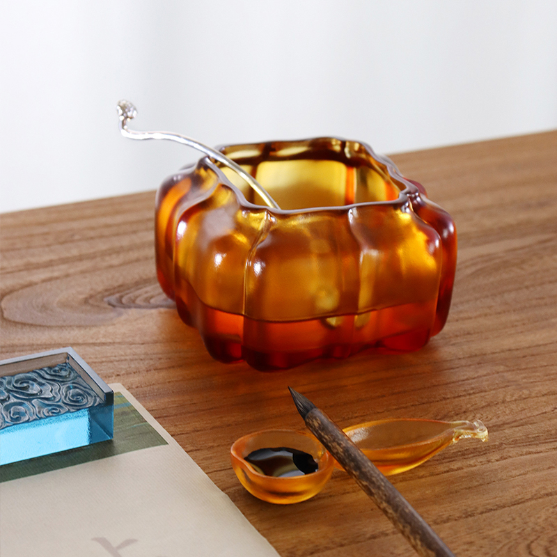 Lila kristályüveg tök formájú vizesedény