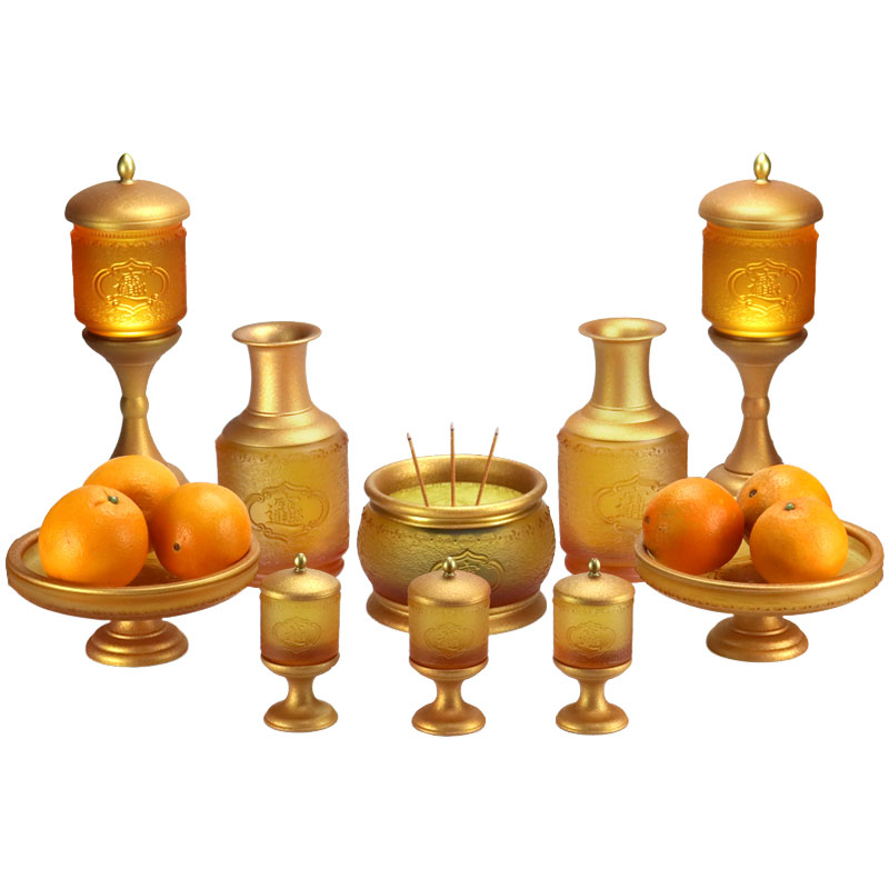 Üvegáldozatok a buddhista templom számára, hogy gazdagságot és kincset hozhassanak