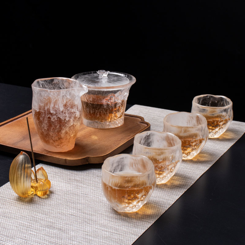 Átlátszó teáscsészék fedővel