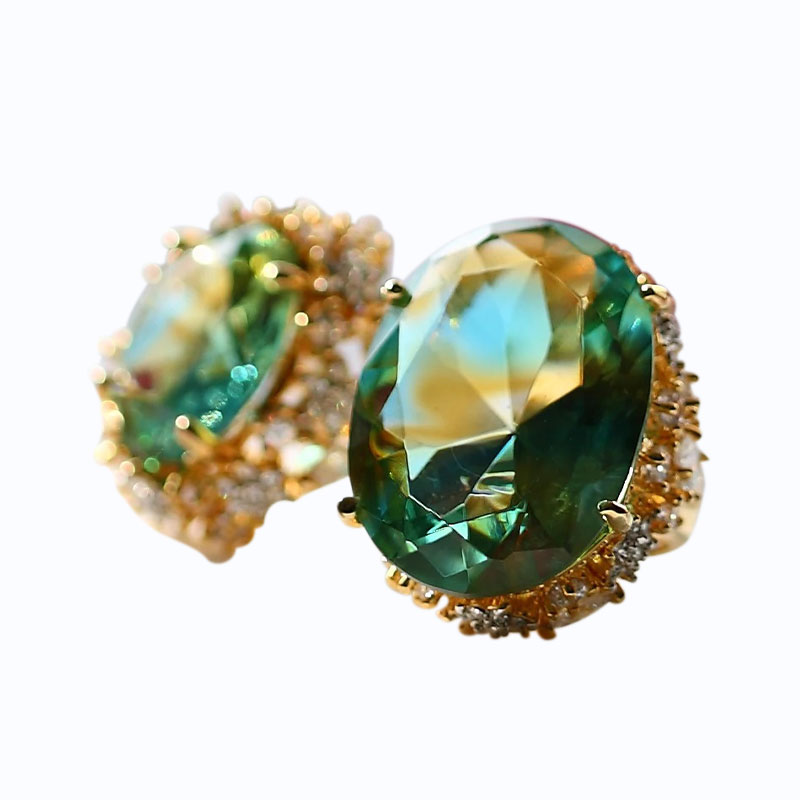 Zöld üveg fülbevaló arany fülpárnával