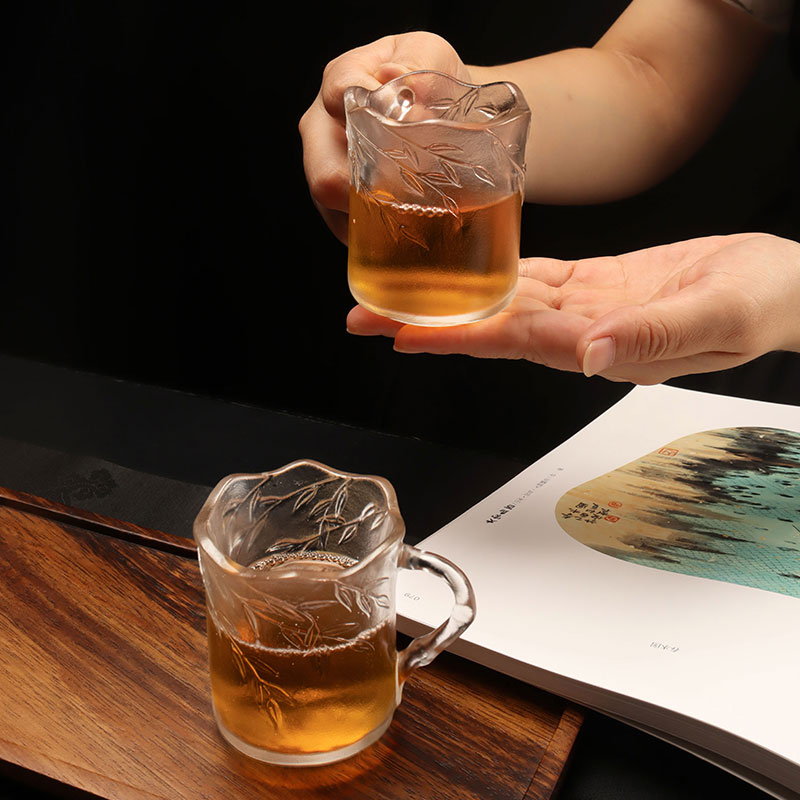 Bambuszlevél domborműves üvegcsészék fogantyúkkal