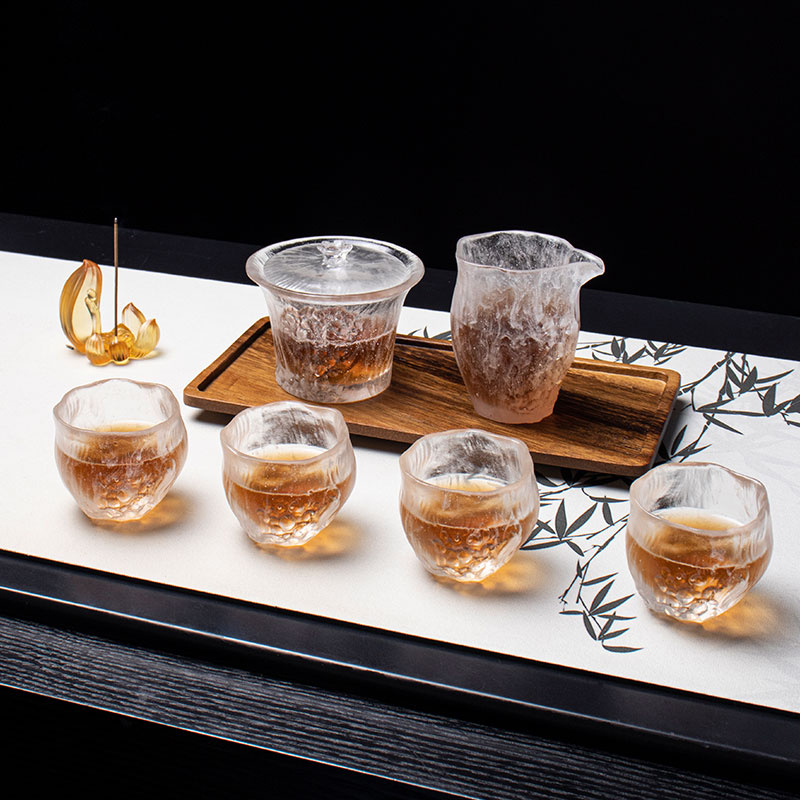 Átlátszó teáscsészék fedővel