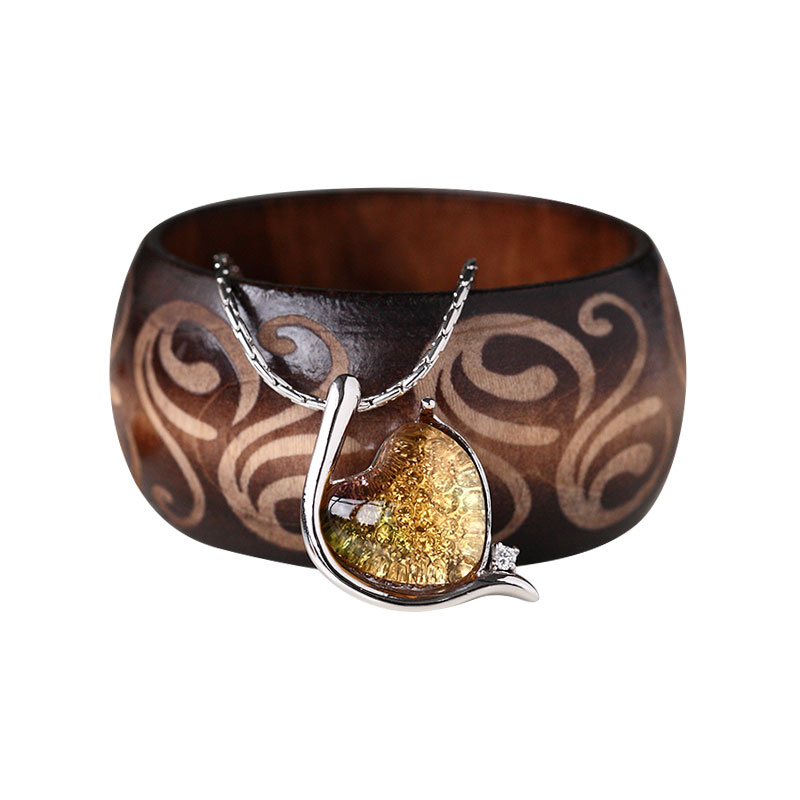 Elegáns ezüst színű karkötő üveg medállal kirakott