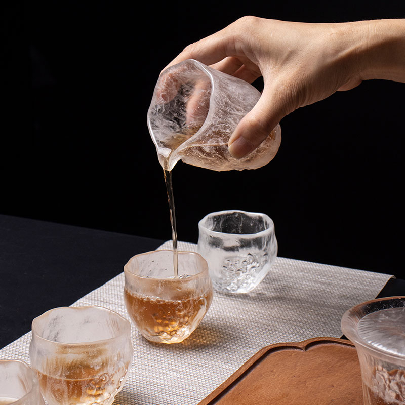 Átlátszó teáscsészék fedővel