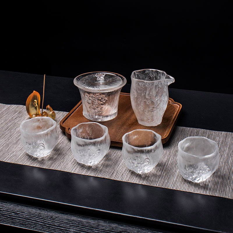 Átlátszó teáscsészék fedővel