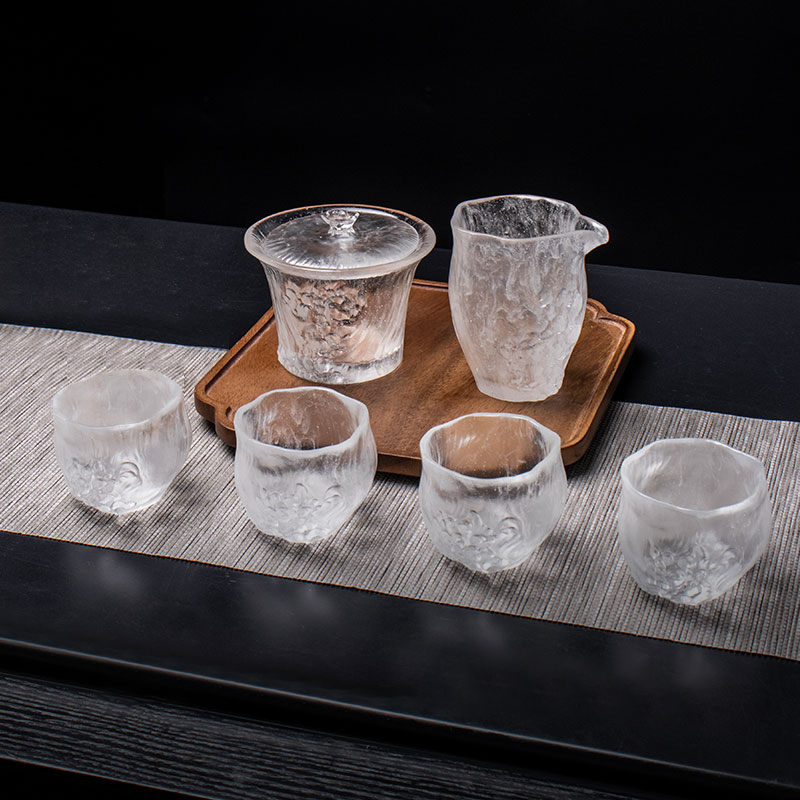 Átlátszó teáscsészék fedővel