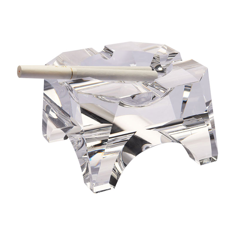 Egyszerű geometriai kialakítású átlátszó üvegkristály hamutartó