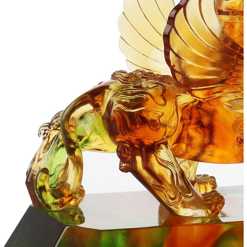 Kristálytiszta színű mázas fenevad díszek