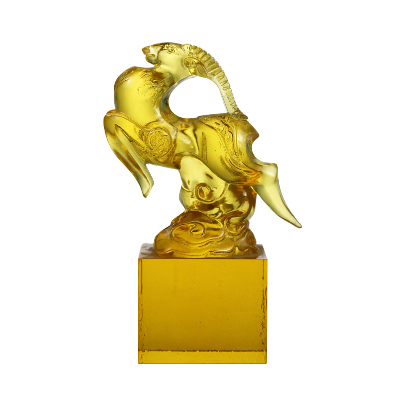 Arany átlátszó bárány alakú üvegkristály pecsét