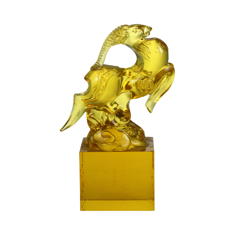 Arany átlátszó bárány alakú üvegkristály pecsét