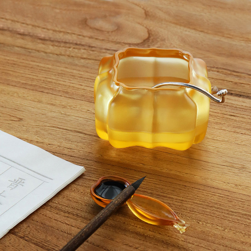 Lila kristályüveg tök formájú vizesedény