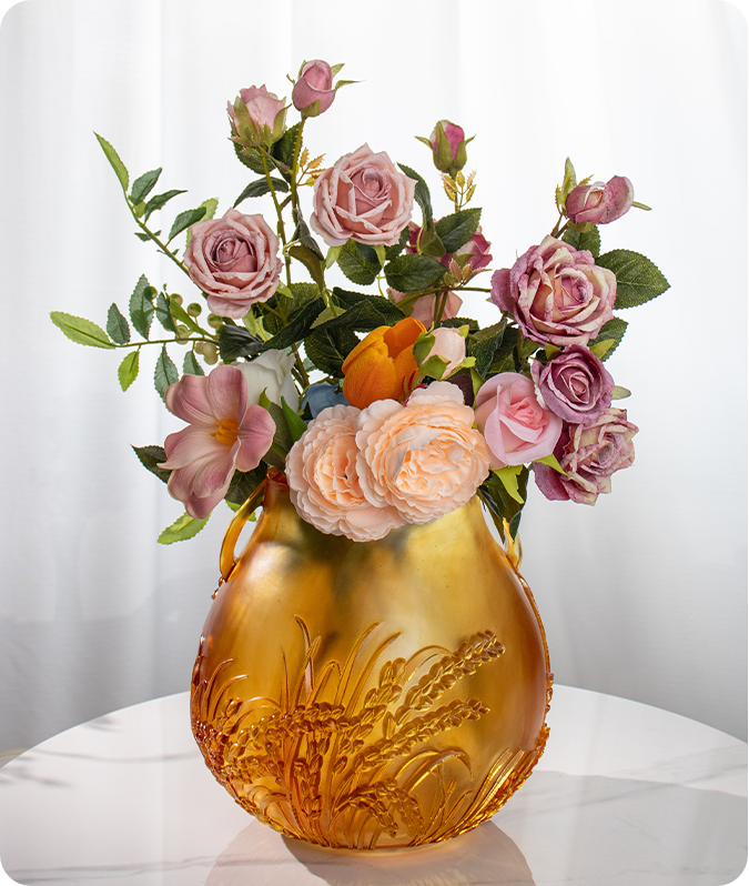 A bőséges termés ígérete: Kétfogantyús üvegedény