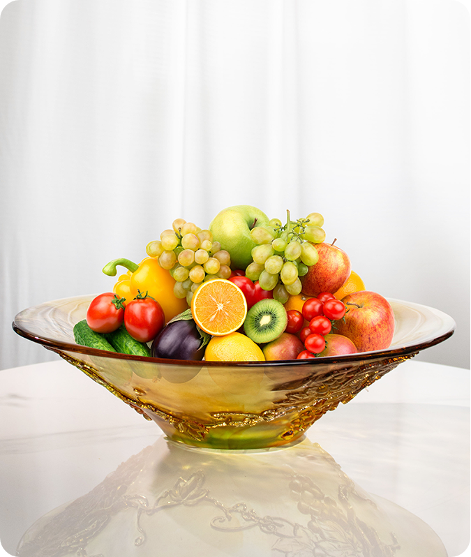 Gyümölccsel megrakott szélesszájú üvegedény